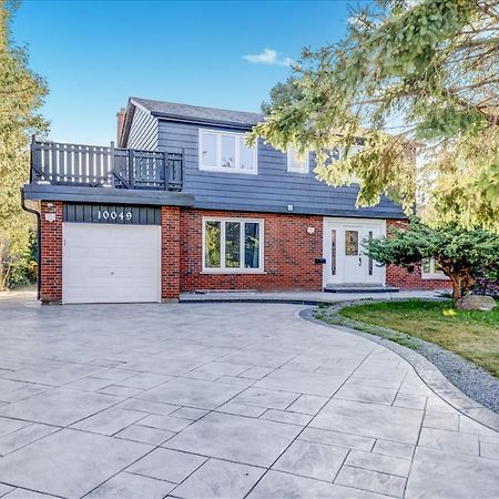 Stunning 7 Bedroom Rougeview Home With 2 Kitchens, 5 Bathrooms, Amazing Backyard & 8-Car Parking Торонто Экстерьер фото